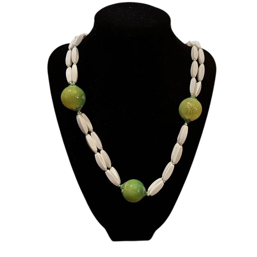 Vintage Green Lucite Double Strand Necklace White‎ Oval Beads Retro Mod Jewelry